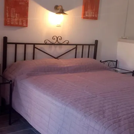 Soustas Apartments Longós Chambre photo
